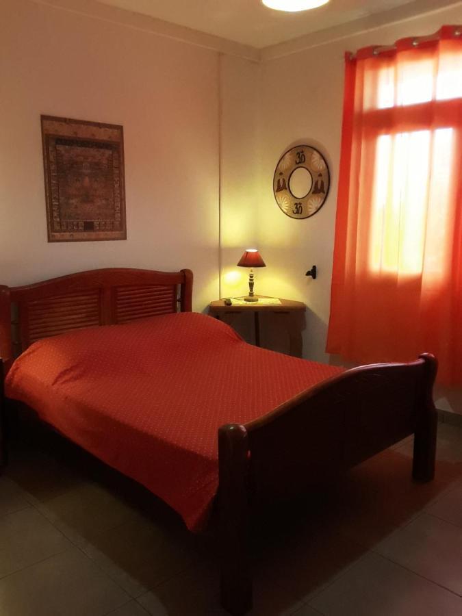 Le Tulear - Aux 4 Coins Du Monde Hotel Saint Pierre Bagian luar foto