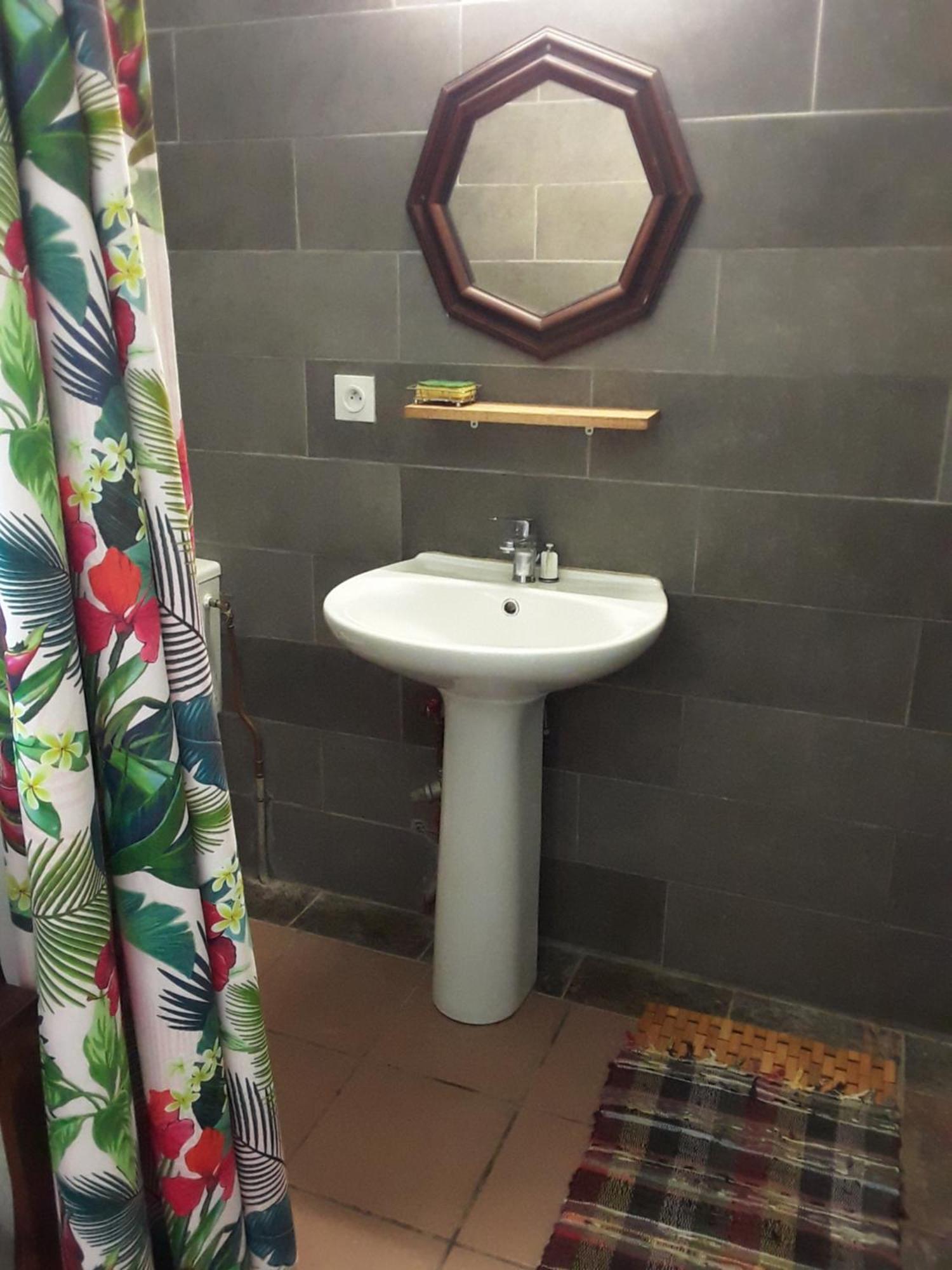 Le Tulear - Aux 4 Coins Du Monde Hotel Saint Pierre Ruang foto
