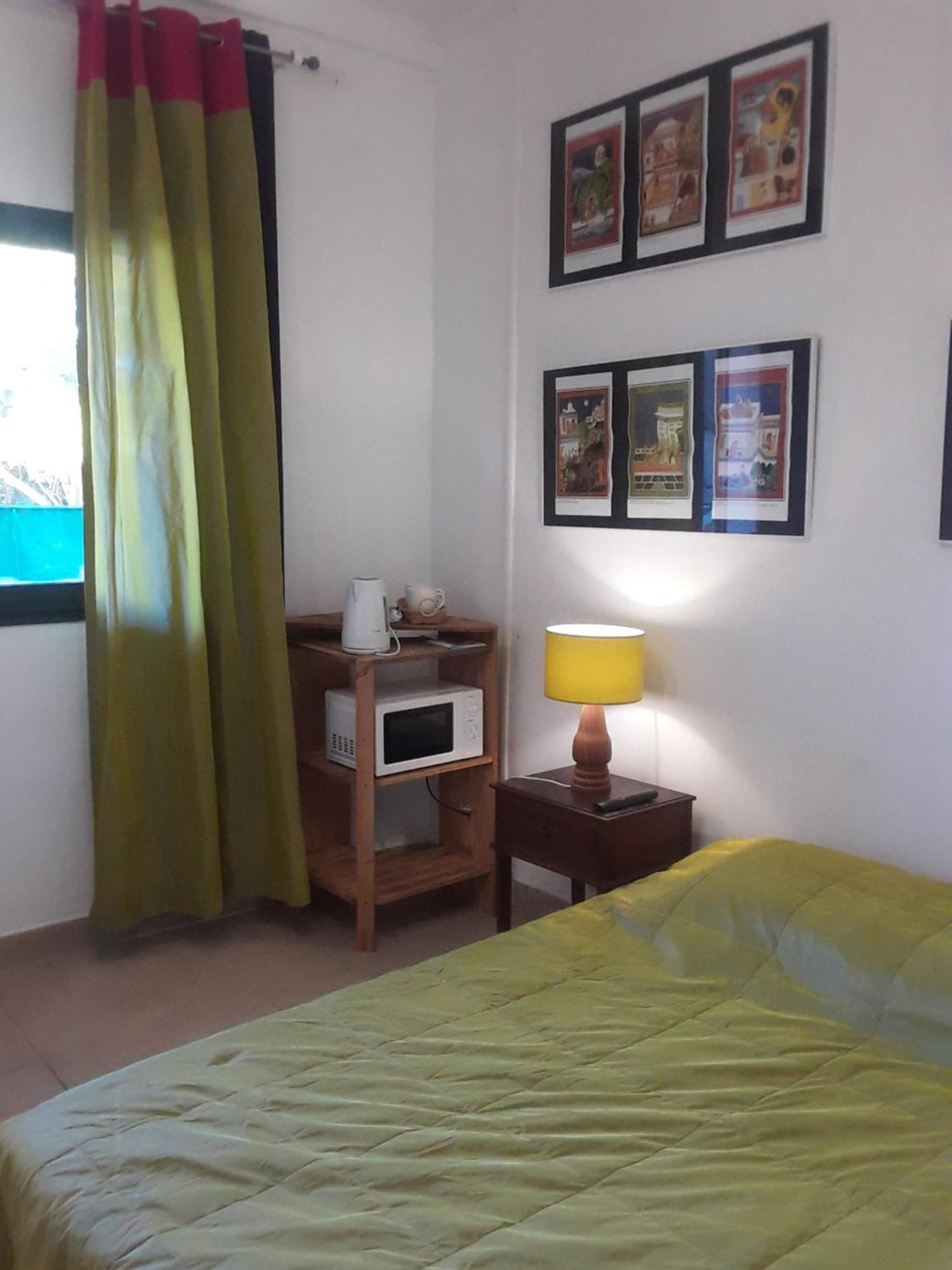 Le Tulear - Aux 4 Coins Du Monde Hotel Saint Pierre Ruang foto